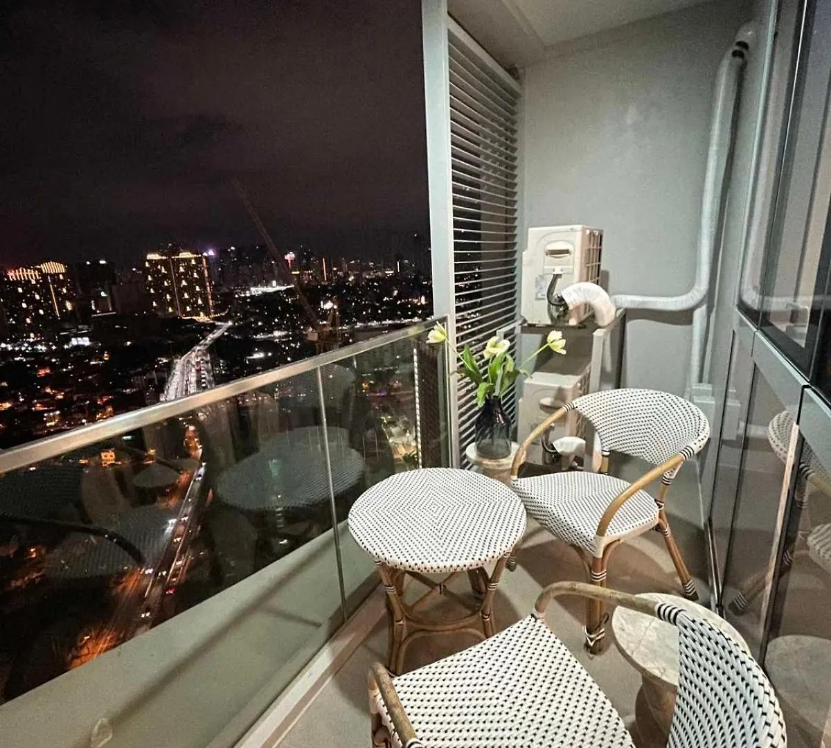 Cozy 1 Bedroom Condo In Uptown Bgc Manille Appartement