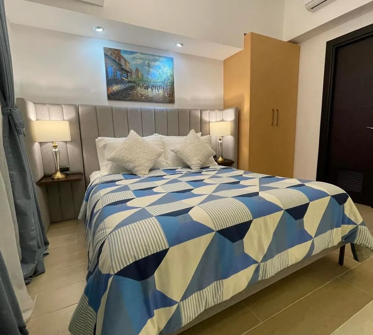 Cozy 1 Bedroom Condo In Uptown Bgc Manille