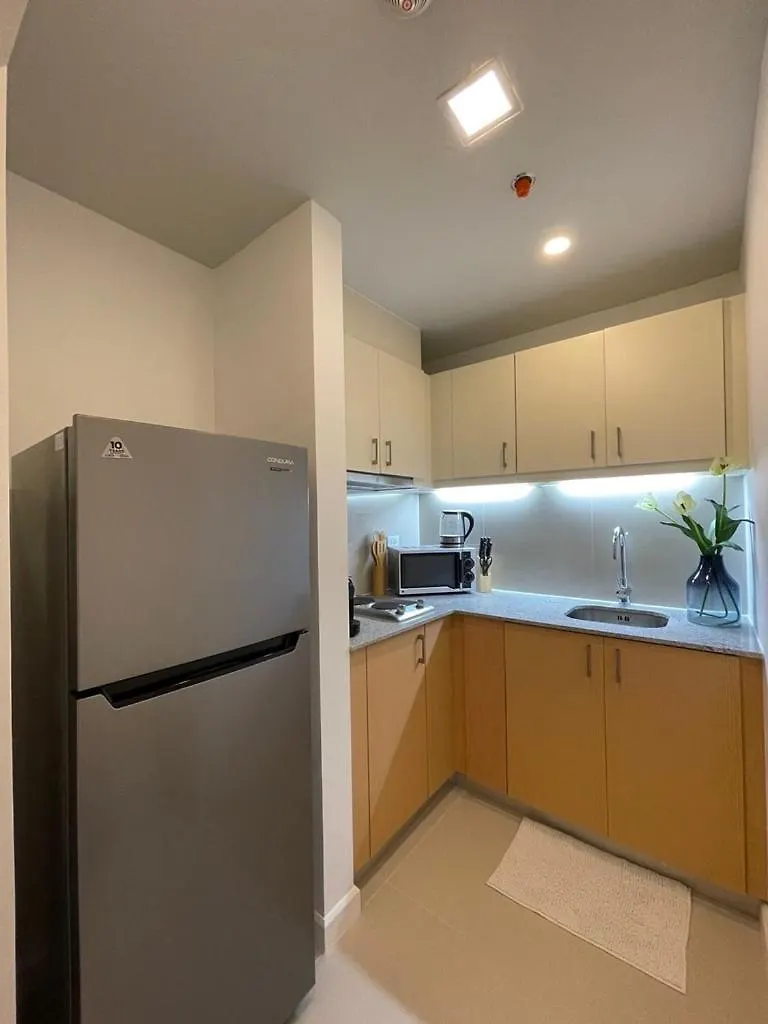 Cozy 1 Bedroom Condo In Uptown Bgc Manille 0*,  Philippines