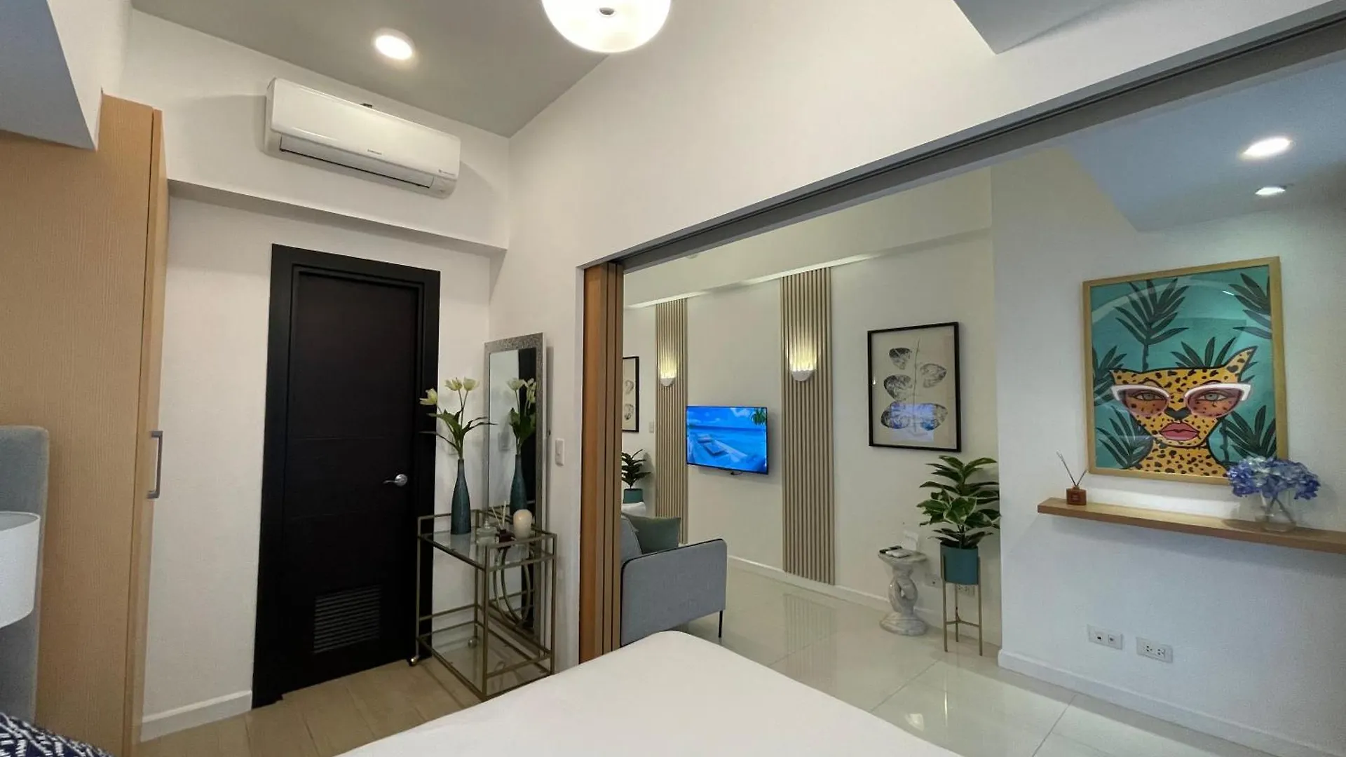 Cozy 1 Bedroom Condo In Uptown Bgc Manila Apartment