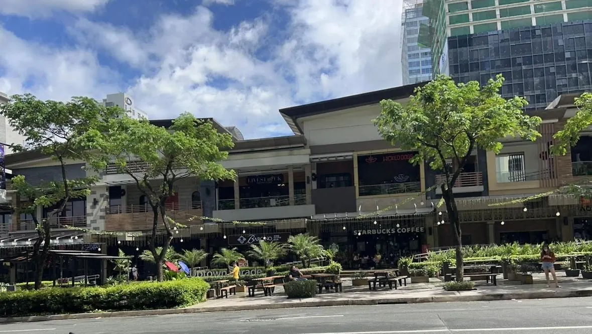 Cozy 1 Bedroom Condo In Uptown Bgc Manila Apartment