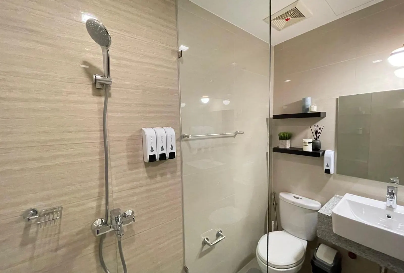Cozy 1 Bedroom Condo In Uptown Bgc Manila
