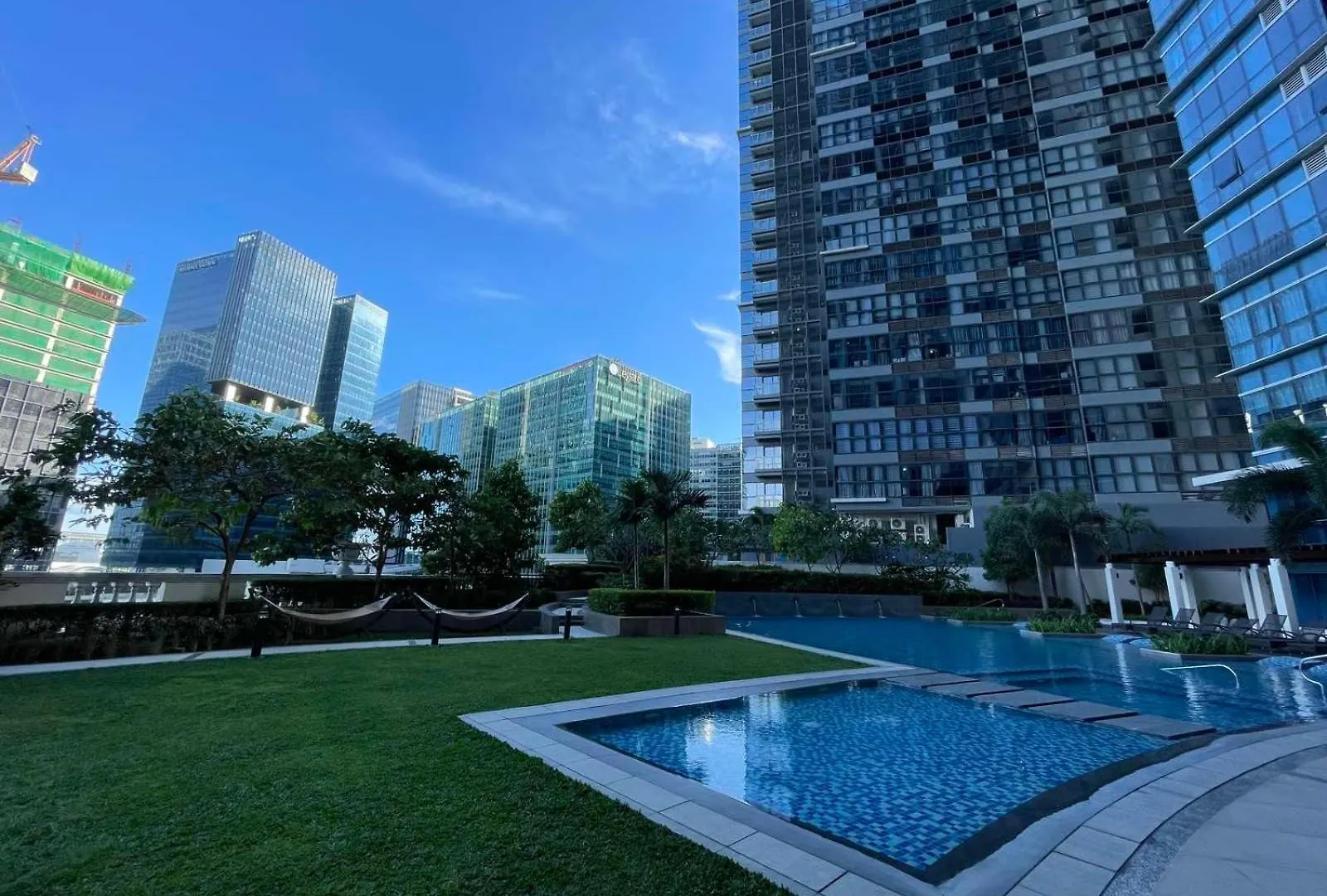 Apartment Cozy 1 Bedroom Condo In Uptown Bgc Manila